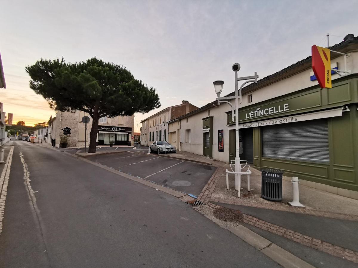Charmant Appartement Dans Centre Meschers/Gironde Esterno foto